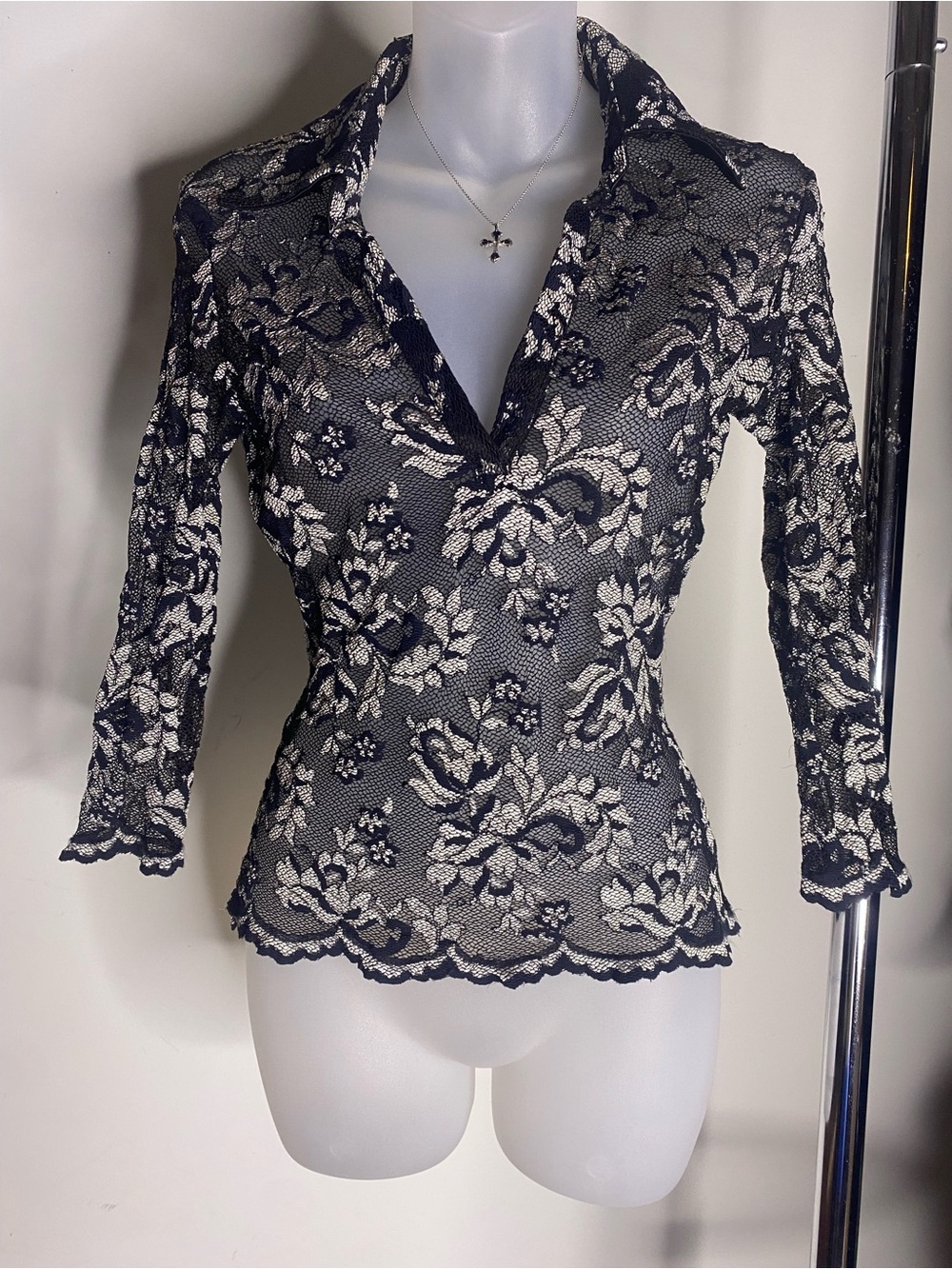 Cach’e Women’s Lace Floral V-Neck Top - Black and White